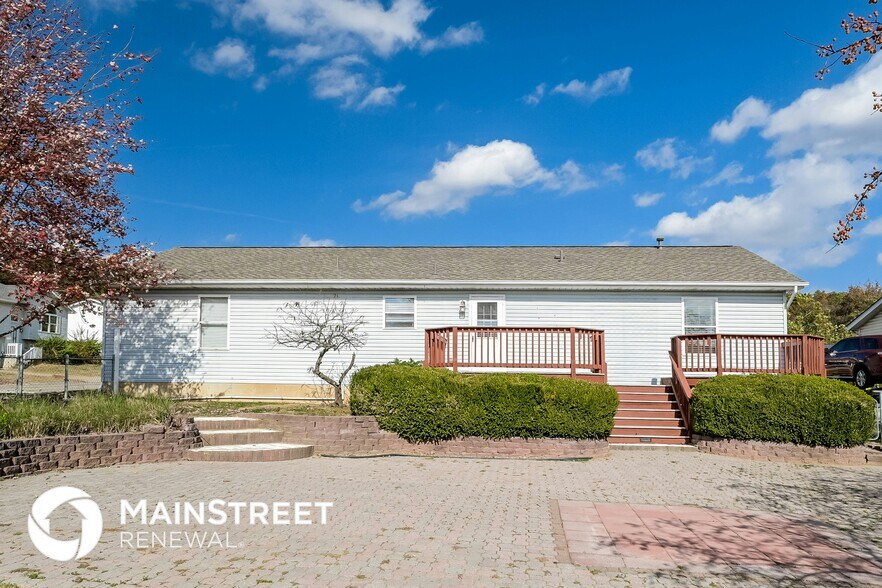 Building Photo - 1094 Eagle Nest Dr