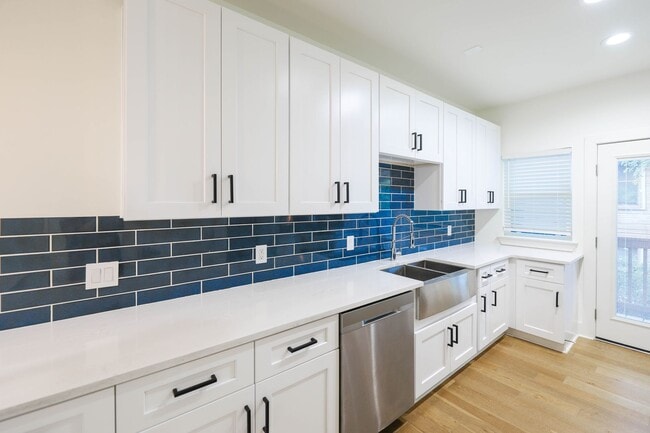 Building Photo - 8 Bedrooms 8 Baths Pre-leasing Now for 202...