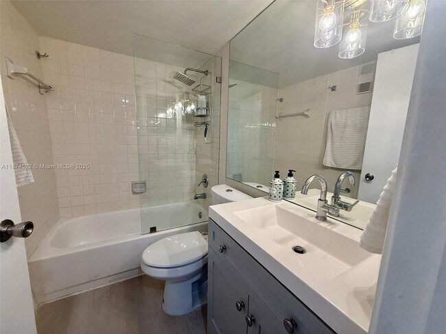 Building Photo - 770 Claughton Island Dr
