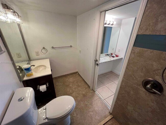 Building Photo - 3257 NE 13th St