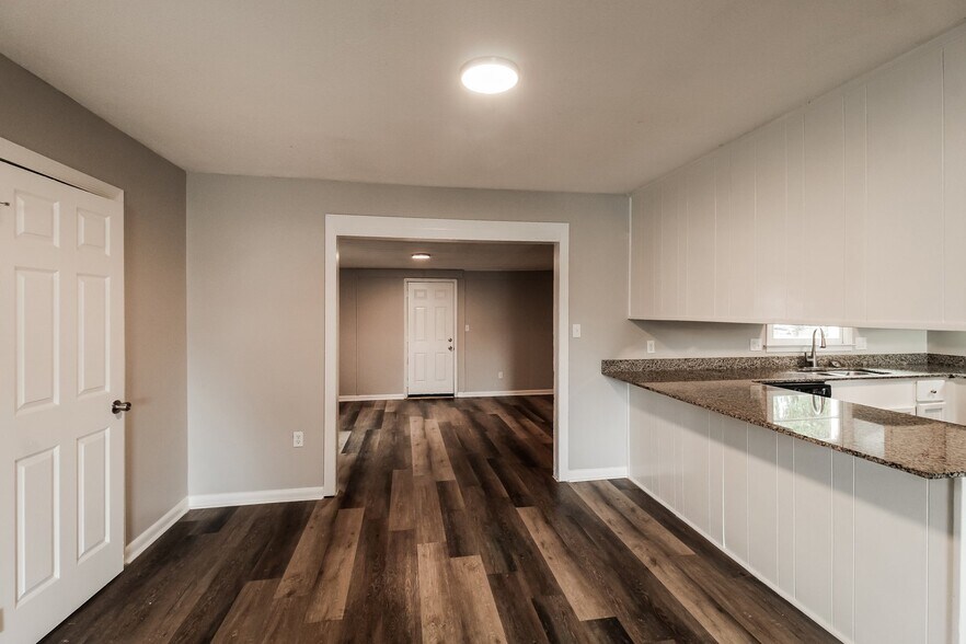 Building Photo - 103 Galahad Dr