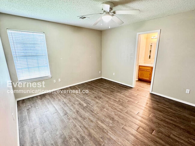 Building Photo - Lovely 3-Bedroom Home with Modern Amenitie...