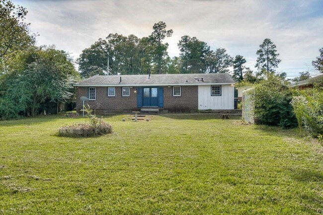 Building Photo - 2615 Springwood Dr