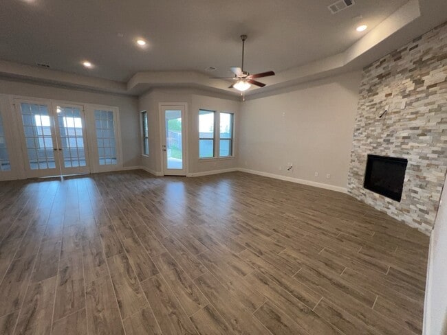 Building Photo - 5714 Caracara St