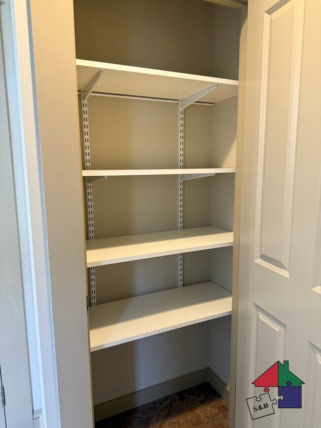 Building Photo - 14 Ayers St