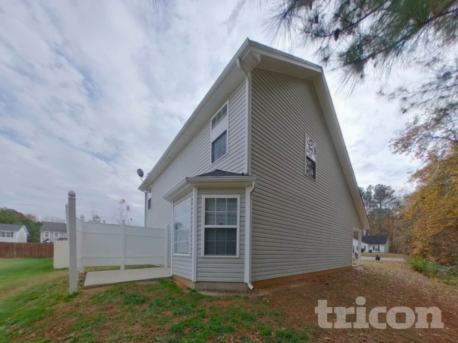 Building Photo - 1703 Mission Oaks St