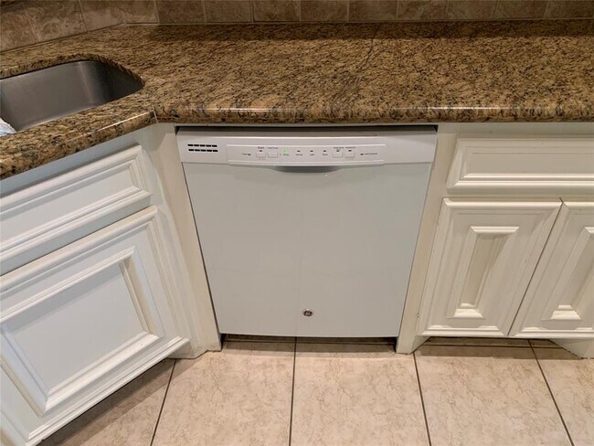 Building Photo - 14607 Heritage Dr