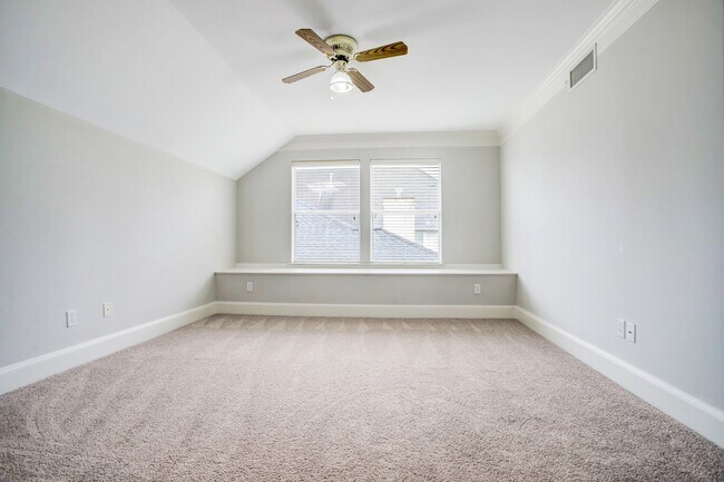 Building Photo - 1809 W Clay St