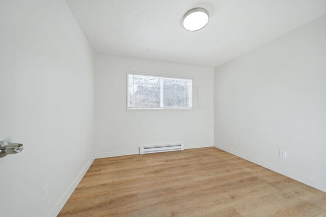 Building Photo - Fully Remodeled 2?Bedroom Apartment in Buckman Neighborhood