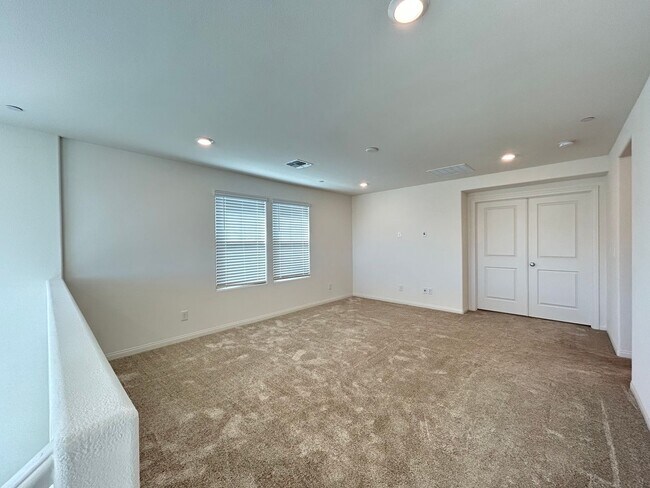 Building Photo - Inspirada Two-story 5-bedroom 4.5-bathroom Home!