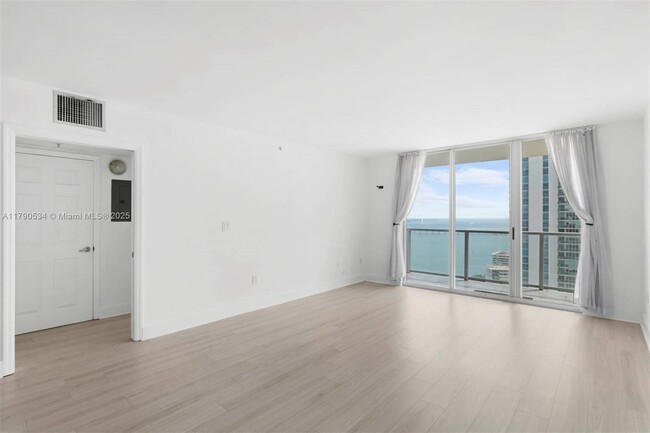 Building Photo - 1155 Brickell Bay Dr
