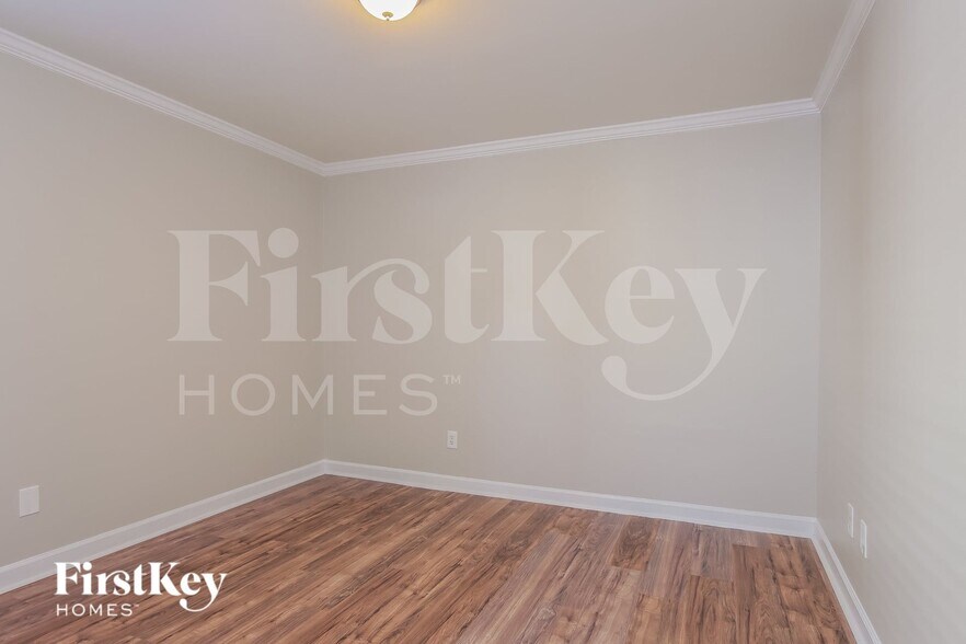 Building Photo - 222 Tillamook Dr