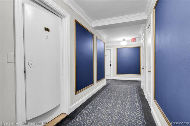 Building Photo - 15 E Kirby St