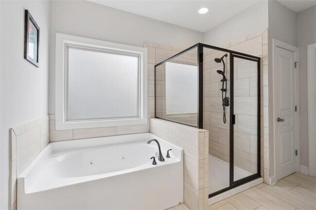 Building Photo - 204 Cardinal ln