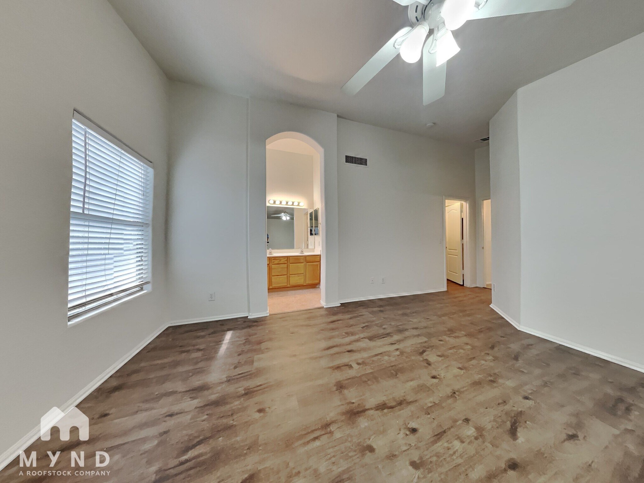Building Photo - 542 N 169th Ave
