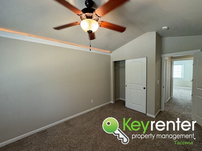 Building Photo - Unique Parkland 4 Bedroom 3 Bath Spacious ...