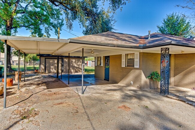 Building Photo - 918 Lehman St