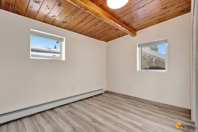 Building Photo - 408 E Manor Ave