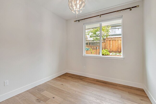Building Photo - Stunning Home with Modern Upgrades and Pri...
