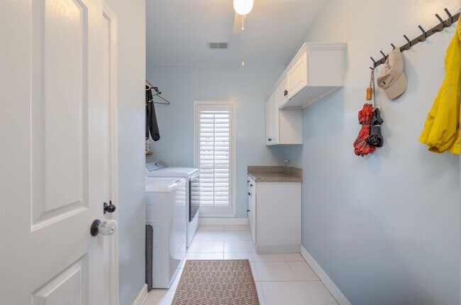 Building Photo - 3781 Adina Dr