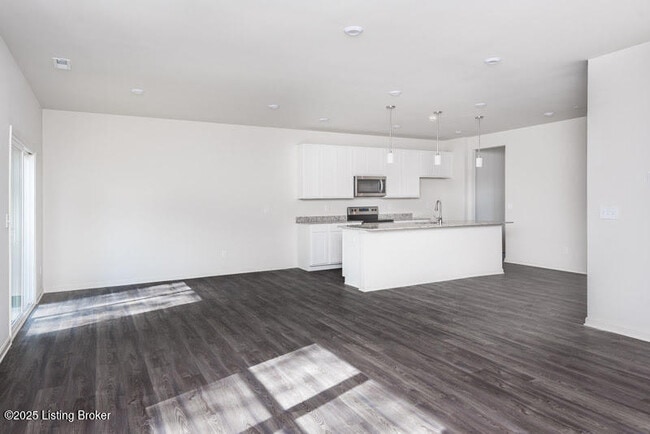 Building Photo - 4028 White Pne Ln