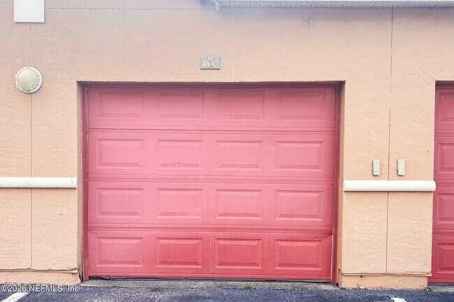 Building Photo - 610 Fairway Dr