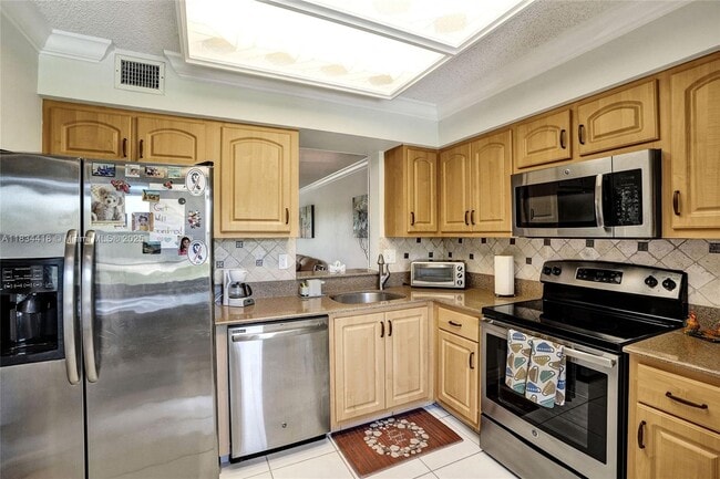Building Photo - 370 NW 76th Ave