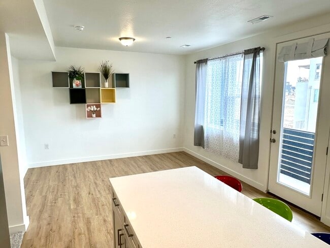 Building Photo - Modern 3-Bedroom Condo in Adventurous Daybreak!