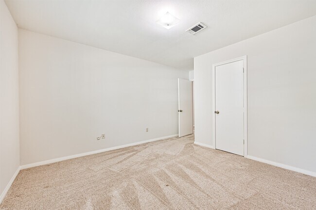 Building Photo - 2005 La Salle Ln