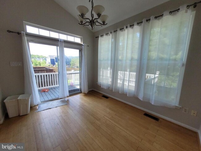 Building Photo - 10 Bridle Ct