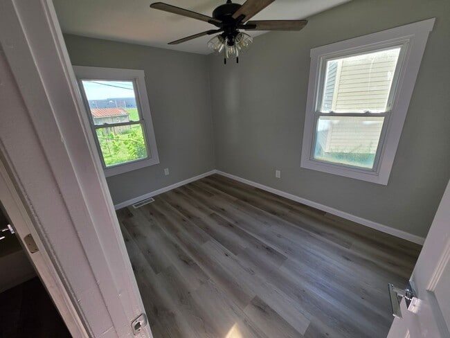 Building Photo - Beautiful 3BD/1BA Available Now