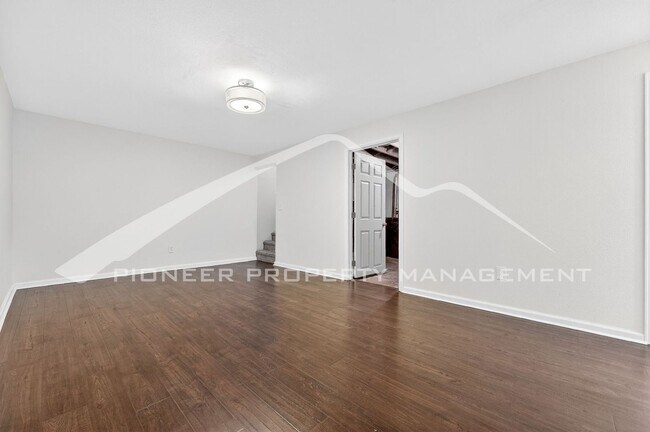 Building Photo - Gorgeous Home with Washer/Dryer and Fenced Yard