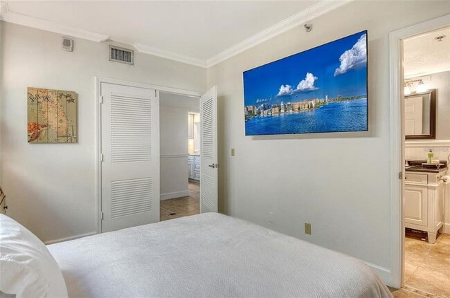 Building Photo - 1065 Gulf of Mexico Dr