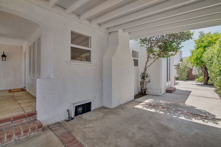 Building Photo - 641 N Martel Ave