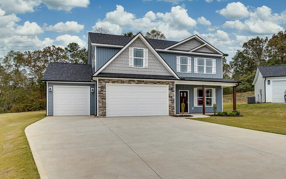 Building Photo - 213 Legacy Ln