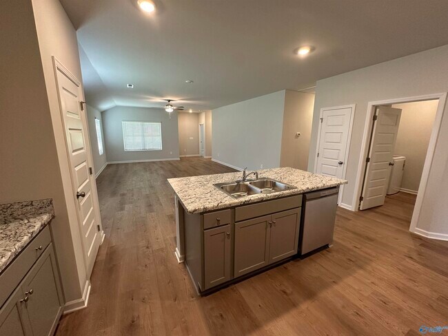 Building Photo - 205 Six Pence Ct