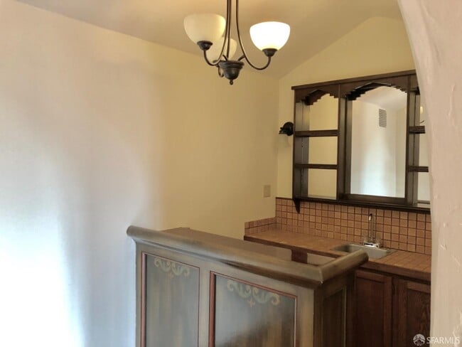 Building Photo - 1537 34th Ave