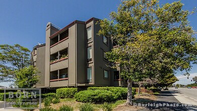 Building Photo - 780 Sea Spray Ln