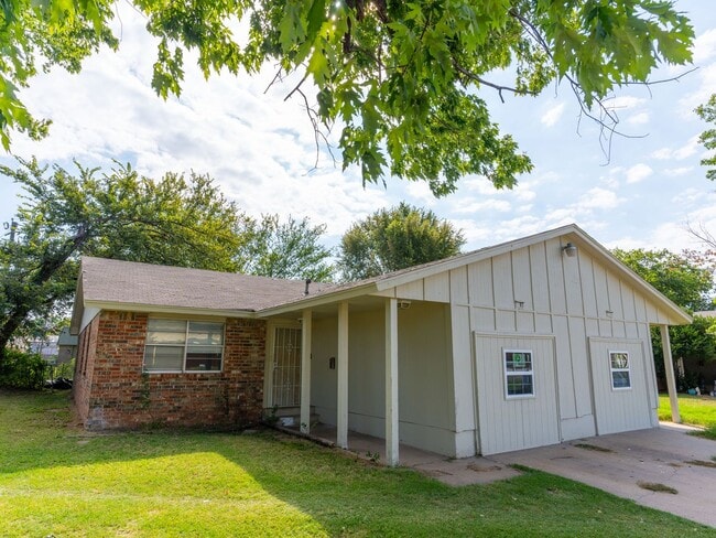 Building Photo - Tulsa Duplex