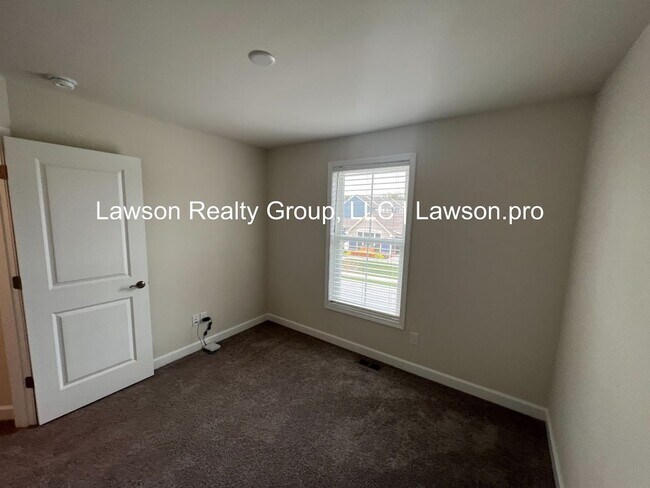 Building Photo - Upscale and Spacious Daleville Townhome