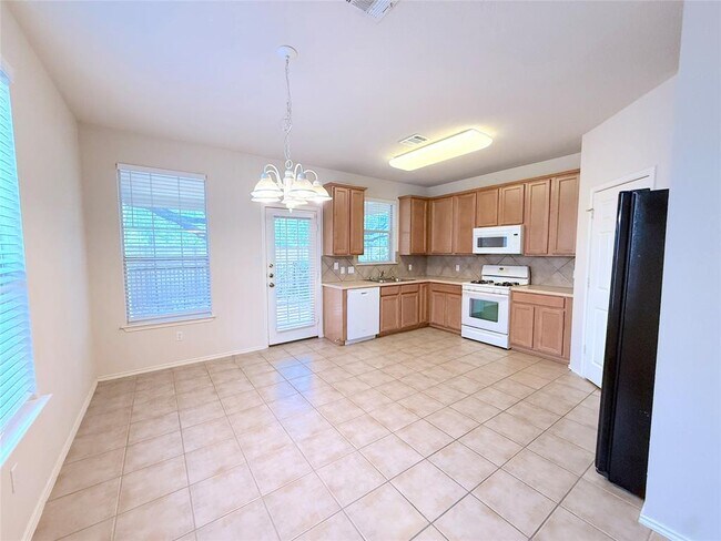 Building Photo - 16100 S Great Oaks Dr