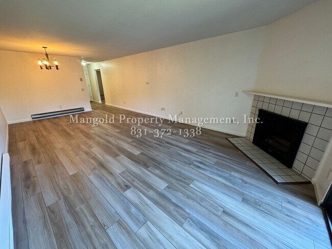 Building Photo - Tanglewood Condominium With Beautiful Bay Views, Fireplace, and Private Deck!!