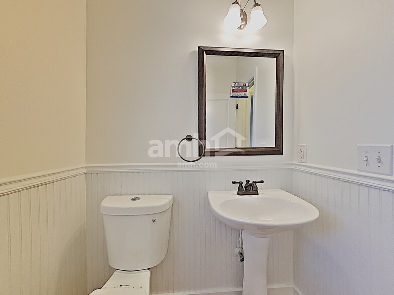 Building Photo - 263 Royal Cres Terrace