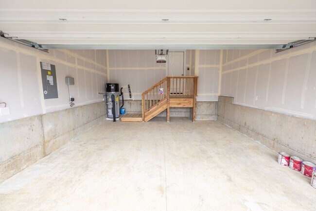 Building Photo - 3 bedroom home in Ridgefield w/ AC - Built in 2024