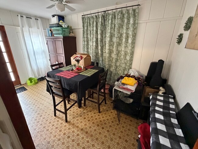 Building Photo - 900 Sycamore Ave