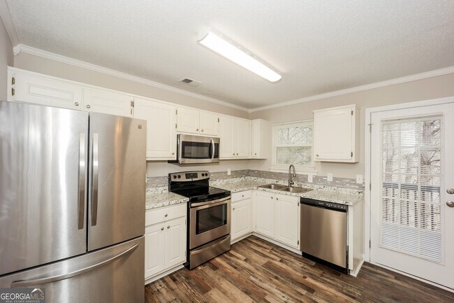 Building Photo - 4050 Robin Cir