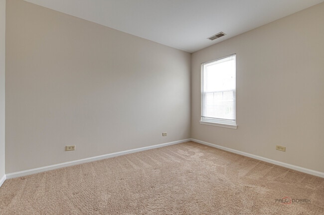 Building Photo - 45 S Oakhurst Dr