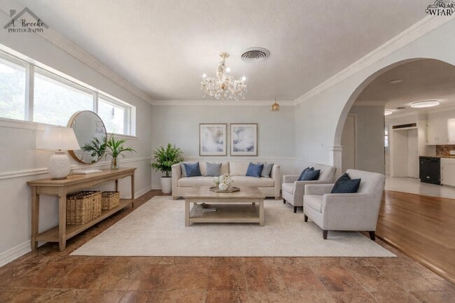 Building Photo - 2725 Devon Rd