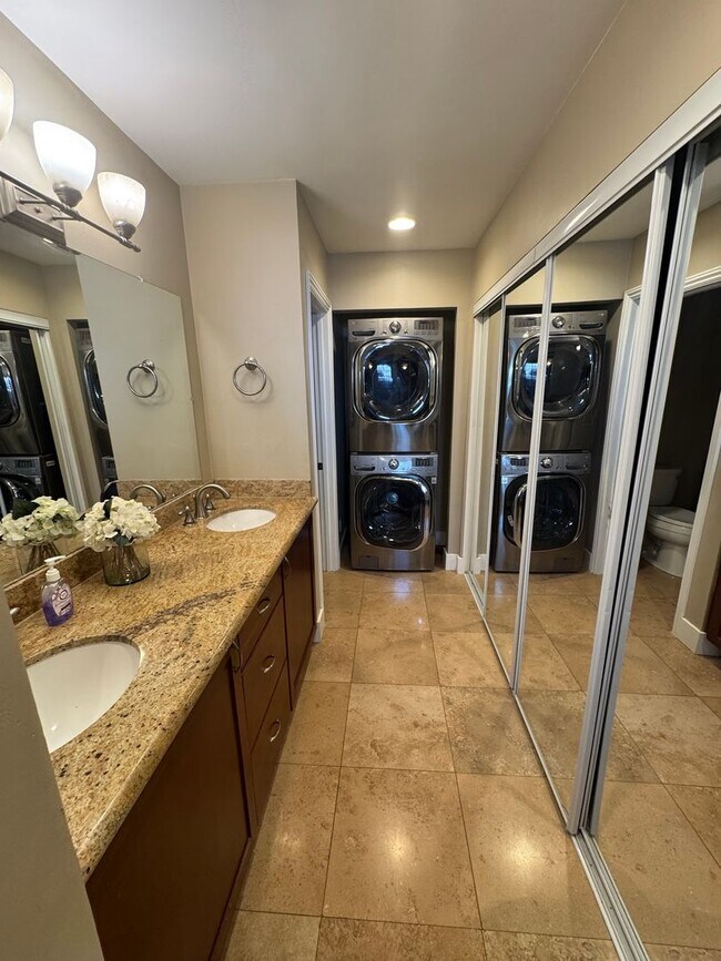 Building Photo - Old Town Scottsdale Condo For Rent - -- 1/2 First's Rent FREE!