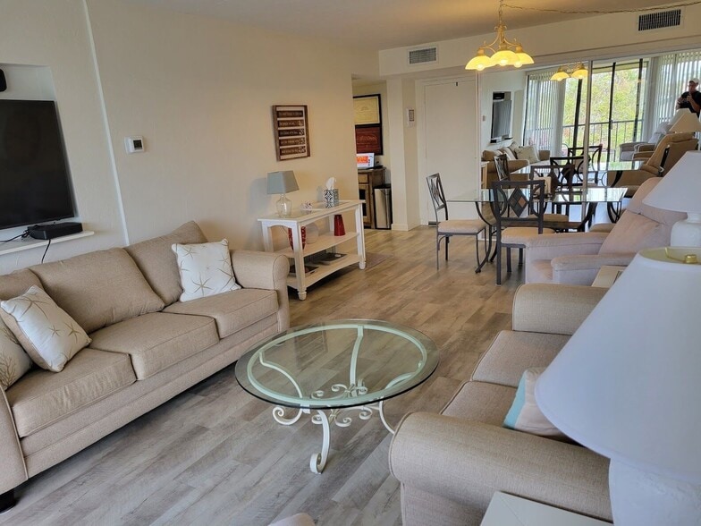 Building Photo - 618 Bird Bay Dr S